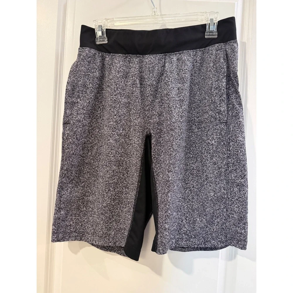 Lululemon Mens Heathered Grey Athletic Training Shorts‎ Rear Zip Pocket Size S/M